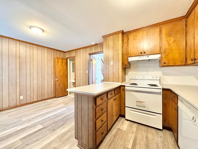 Photo - Adorable 2 Bedroom Convenient to I-29, Shopping & More!