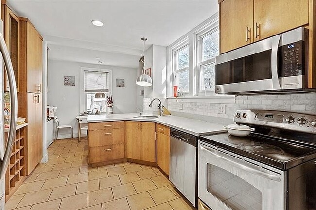 kitchen - 5463 Fair Oaks St