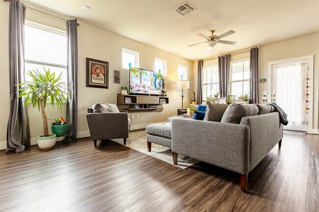 Photo - 7401 Grand Linden Wy Unidad 78