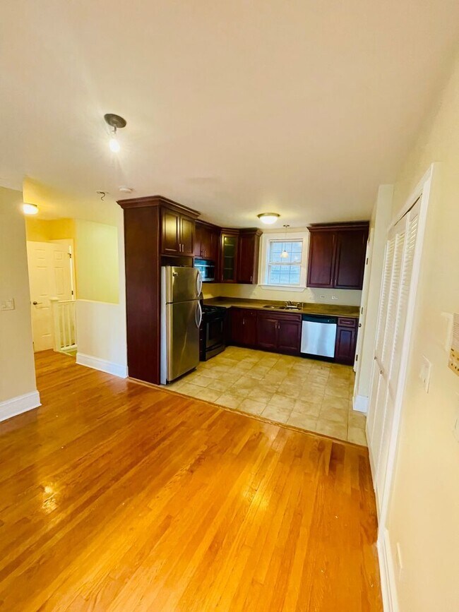 Photo - 2050 W Summerdale Ave Unidad 1C