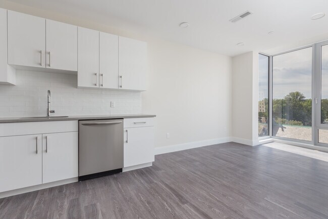 Photo - 1047 Tremont St