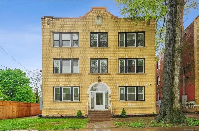 Photo - 210 Magnolia St Apartment