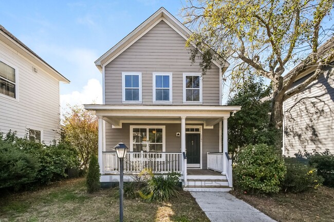 Photo - Modern 2x2.5 Living in the Heart of Park Circle