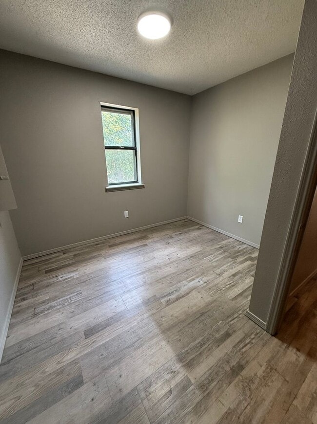 Photo - 923 N 28th St