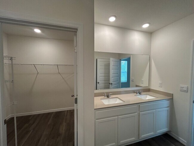 Photo - 3377 Wakefield Dr