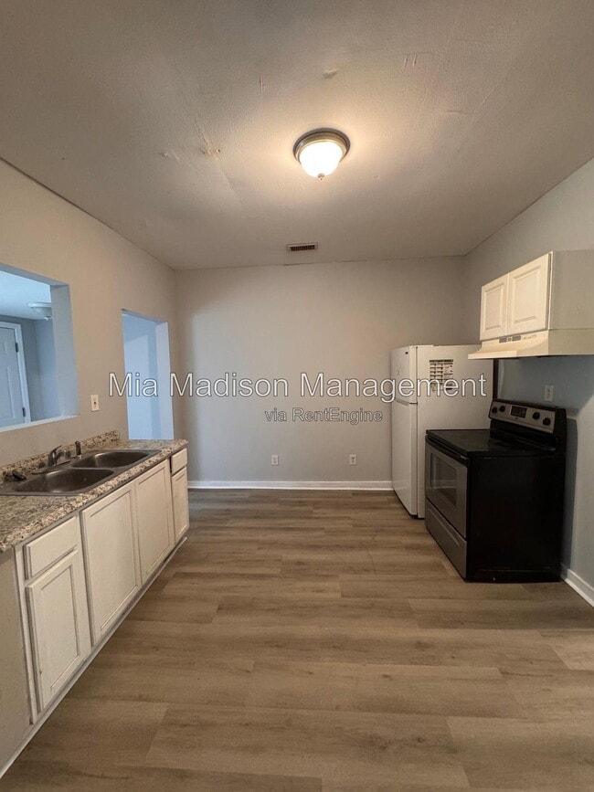 Photo - 1423 Richards St