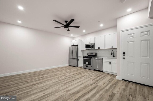 Building Photo - 437 W Girard Ave Unit 1