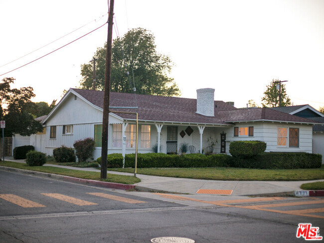 Building Photo - 5401 Lemona Ave Rental