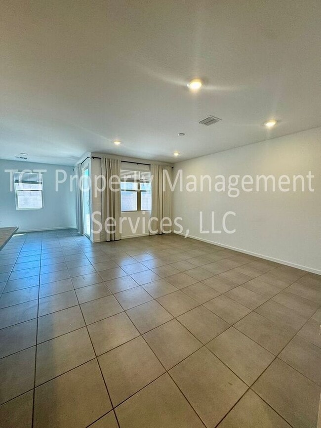 Photo - Beautiful like new home in San Tan Groves