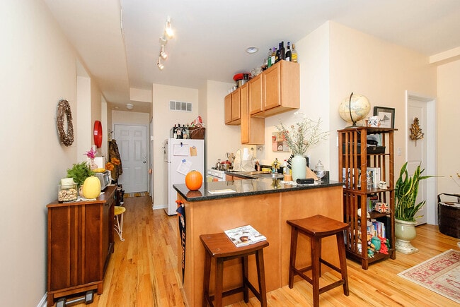 Photo - 1852 W Wabansia Ave