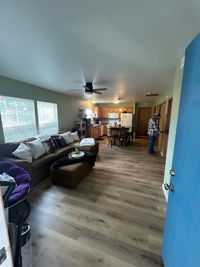 Building Photo - 529 Mitchell St Unit K-5