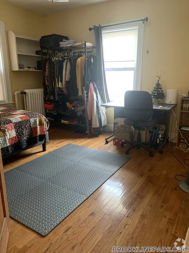 Building Photo - 46 Aspinwall Ave Rental