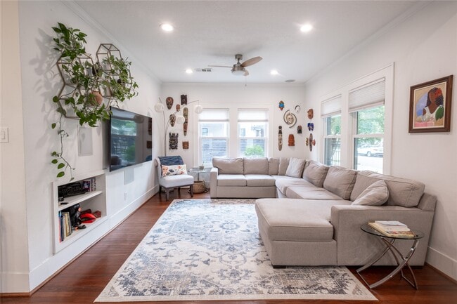 Photo - 927 Highland St