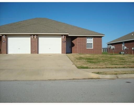 Photo - 811 Meadowlands Dr