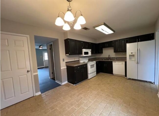 Photo - 110 Westchase Dr