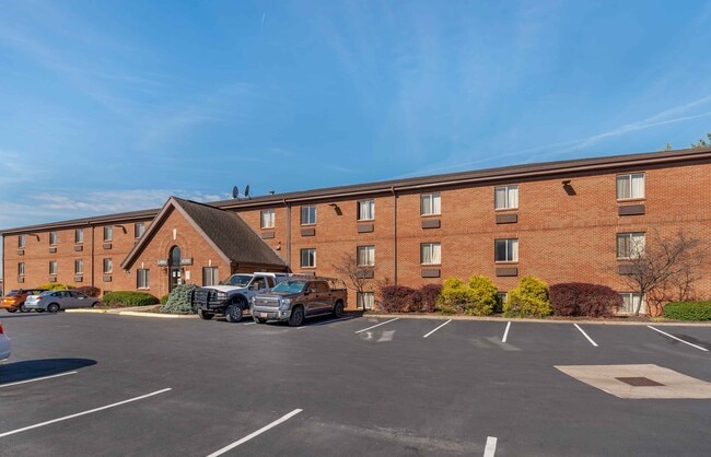 Furnished Studio-Cincinnati - Blue Ash - Reagan Highway