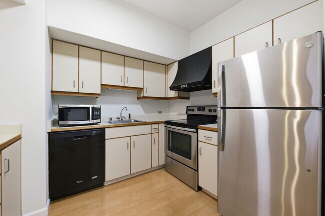 Photo - 6363 Christie Ave