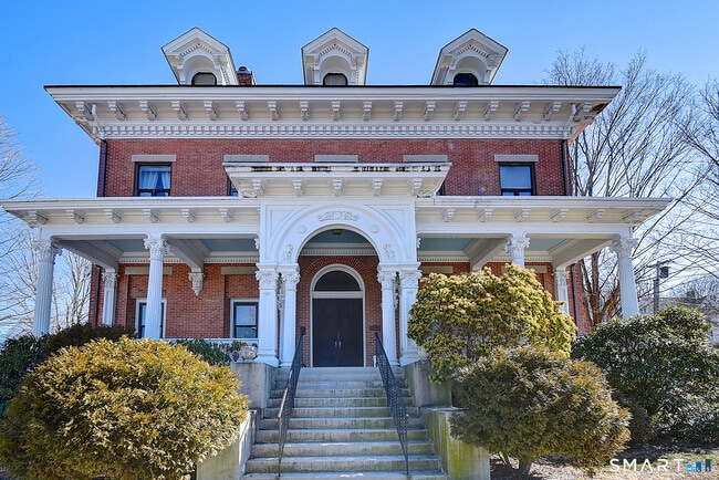 Building Photo - 26 Greene Ave Unit A8