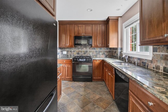 Photo - 3250 Martha Custis Dr