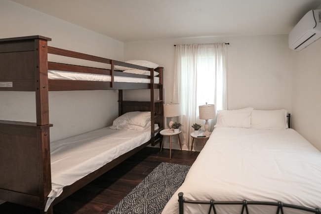 Photo - 2102 Scovel St