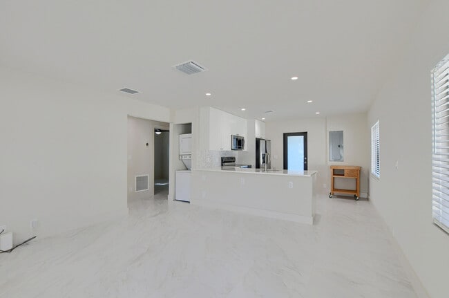 Photo - 2503 Oceanview Ave