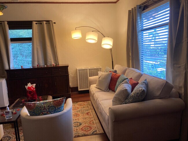 Living Room - 2476 A St Unidad 0