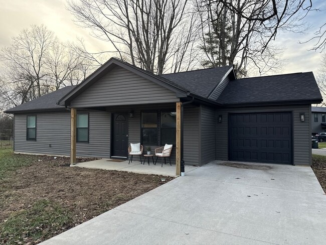 Building Photo - Beautiful ranch home