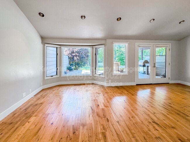 Photo - 4780 N Riverfront Dr