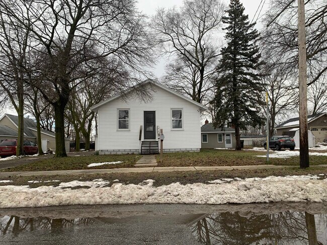 Photo - 27 Maplelawn St SE