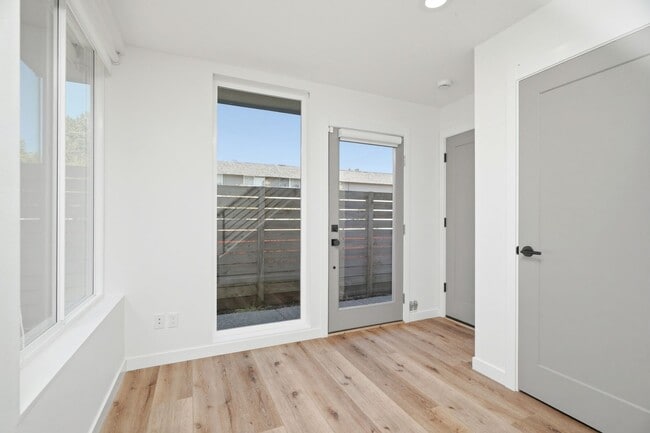 Photo - Modern 2 Bedroom with Rooftop Retreat and Garage