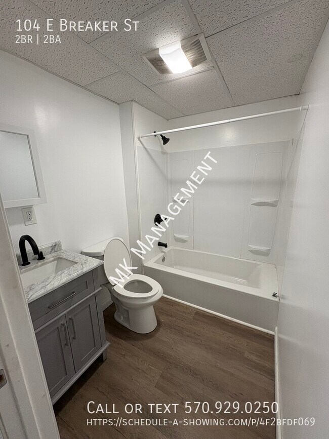 Photo - 104 E Breaker St