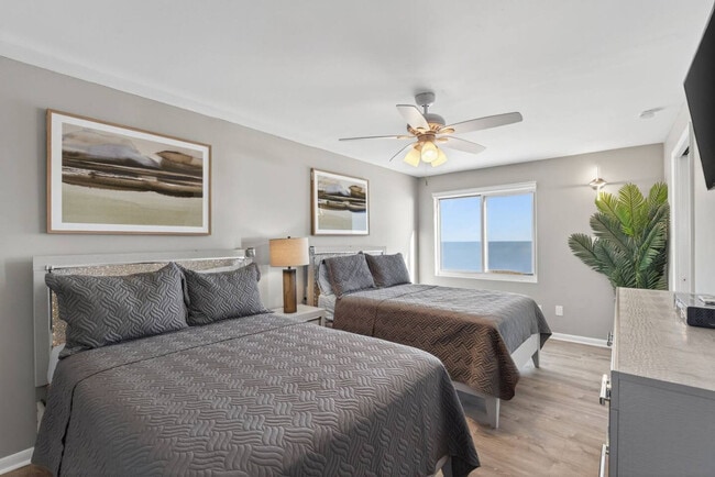 Photo - 201 Rudee Loop Connector Unit ID1353283P