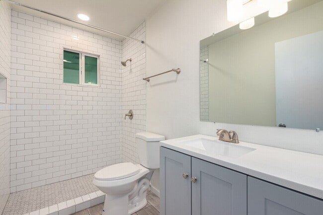 Photo - 2 Bed / 1 Bath in Phoenix — 900 Sq Ft with Covered Parking & Private Storage Unit 3