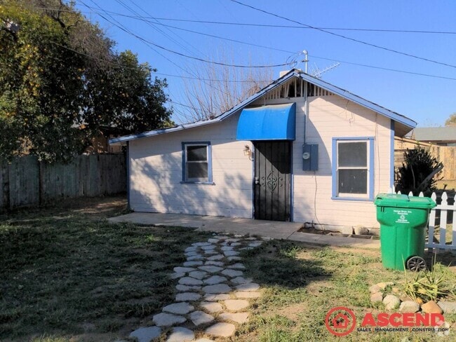 Building Photo - 1 Bedroom 1 Bath North Bakersfield Rental