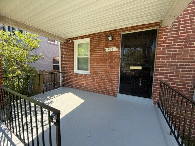Photo - 639 Emerson St NE