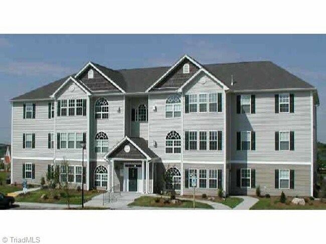 Building Photo - Beautiful 2BR 2BA Condo in High Point