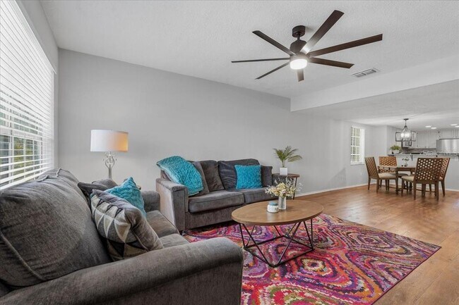 2120 Fletchers Point Cir