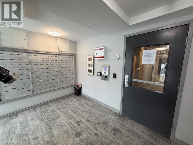 Photo - 275 Larch St Unité B112