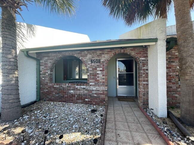 Building Photo - For Lease - Fully Furnished 2 BR | 1.5 BA ... Rental