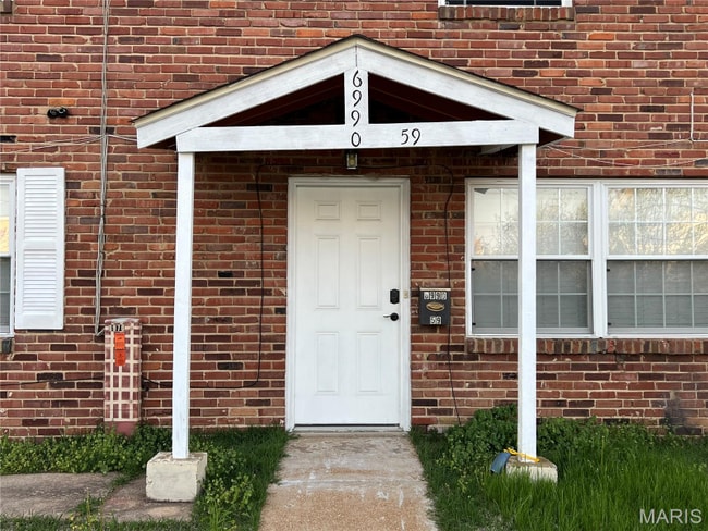 Building Photo - 6990 Colonial Woods Dr