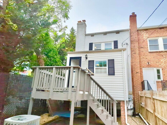 Photo - OLD TOWN ALEXANDRIA - MINUTES TO METRO AND PENTAGON