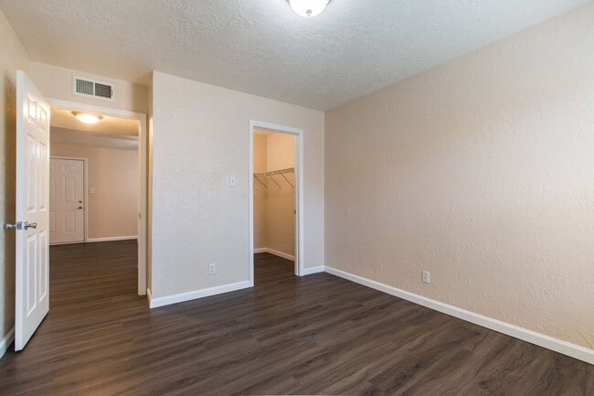 Vail Manor Apartments