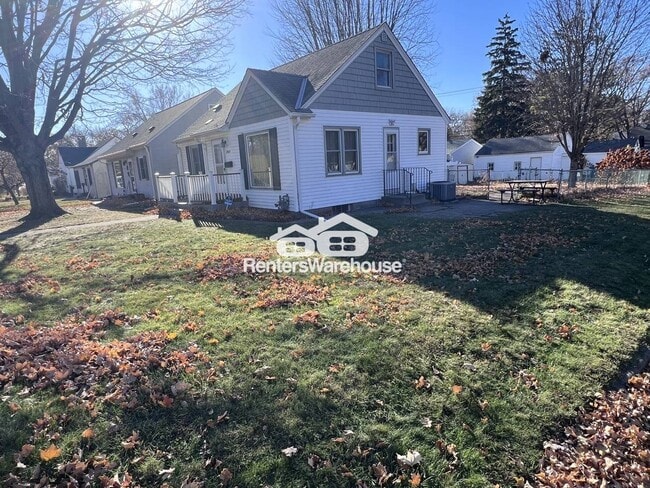 Photo - 2949 York Ave N