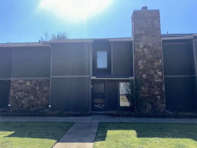 Building Photo - 2202 Shadowridge Dr