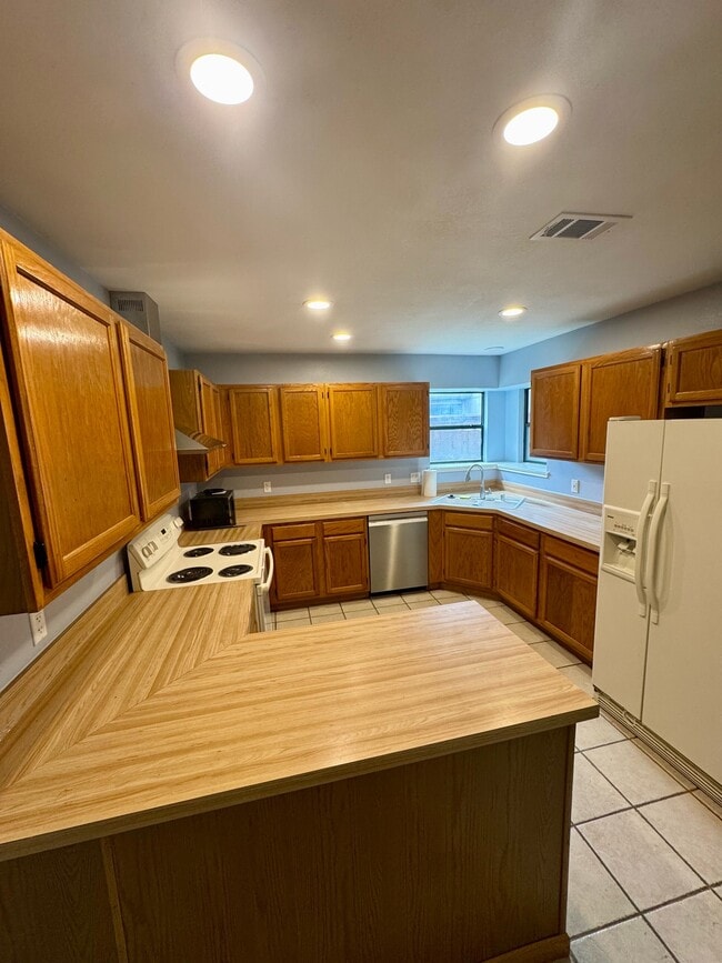 Photo - 3205 Hillcrest Dr