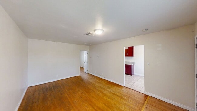 Photo - 560 W Ave L Unit B