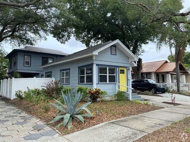 Building Photo - 700 10th St N Rental