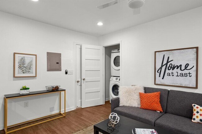 Photo - 301 E 33rd St Unidad 6