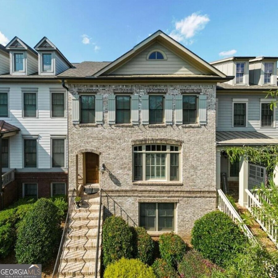 Photo - 690 Arklow Dr