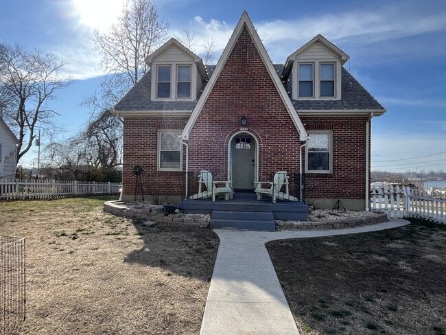 Building Photo - 1106 E 3rd St